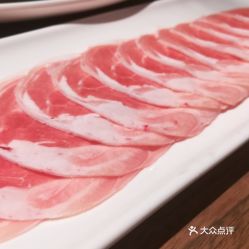 舌尖上的長安煙火氣 探秘和院新派銅鍋涮肉的大刀羊肉片